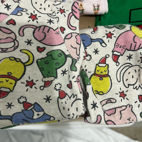 16 total 24mo / 2t winter pajamas 5 sets 11 one pc all dry cleaned - Picture 4 of 9